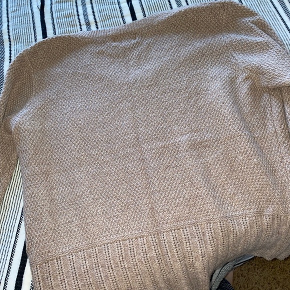 Universal Threads Sweater - Picture 5 of 6